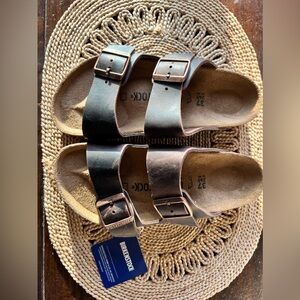 NWT Arizona Soft Footbed Oiled Leather Birkenstock (Brown) - Size 37
